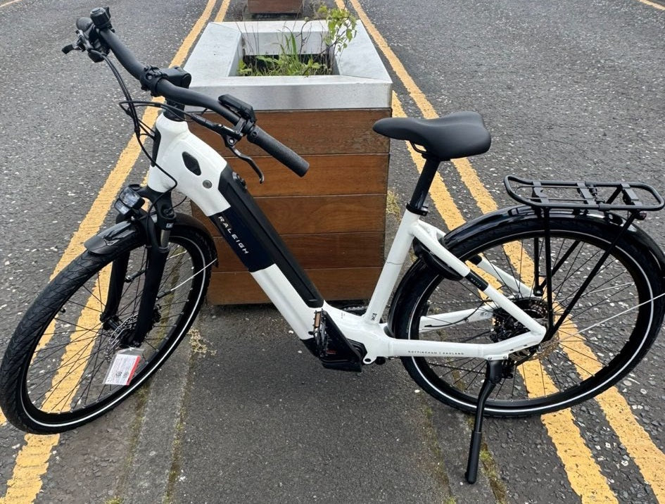 Raleigh Motus Low Step 2026 Hybrid Bike